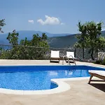 Thalassini Villa *